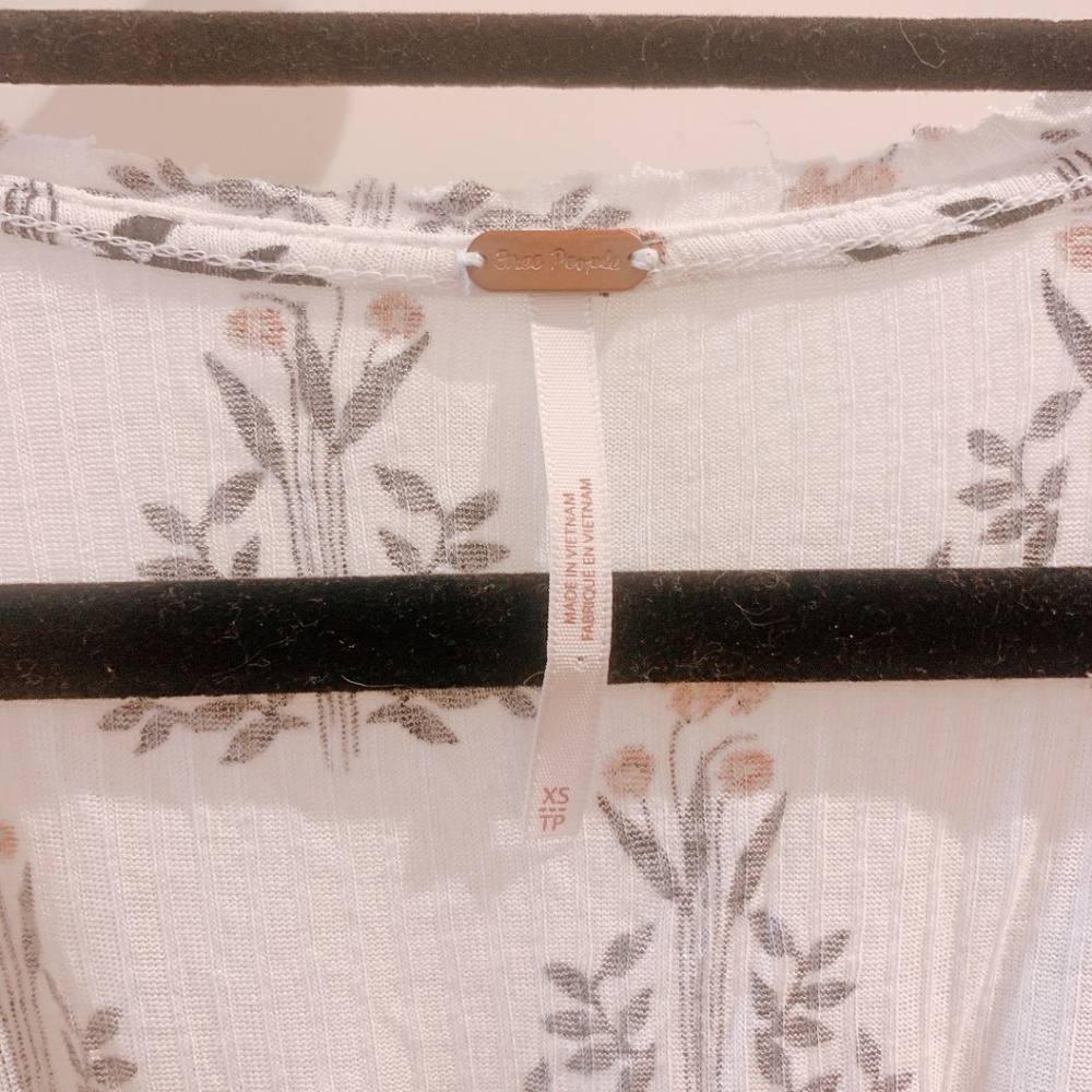 Floral Top - Picture 3 of 3